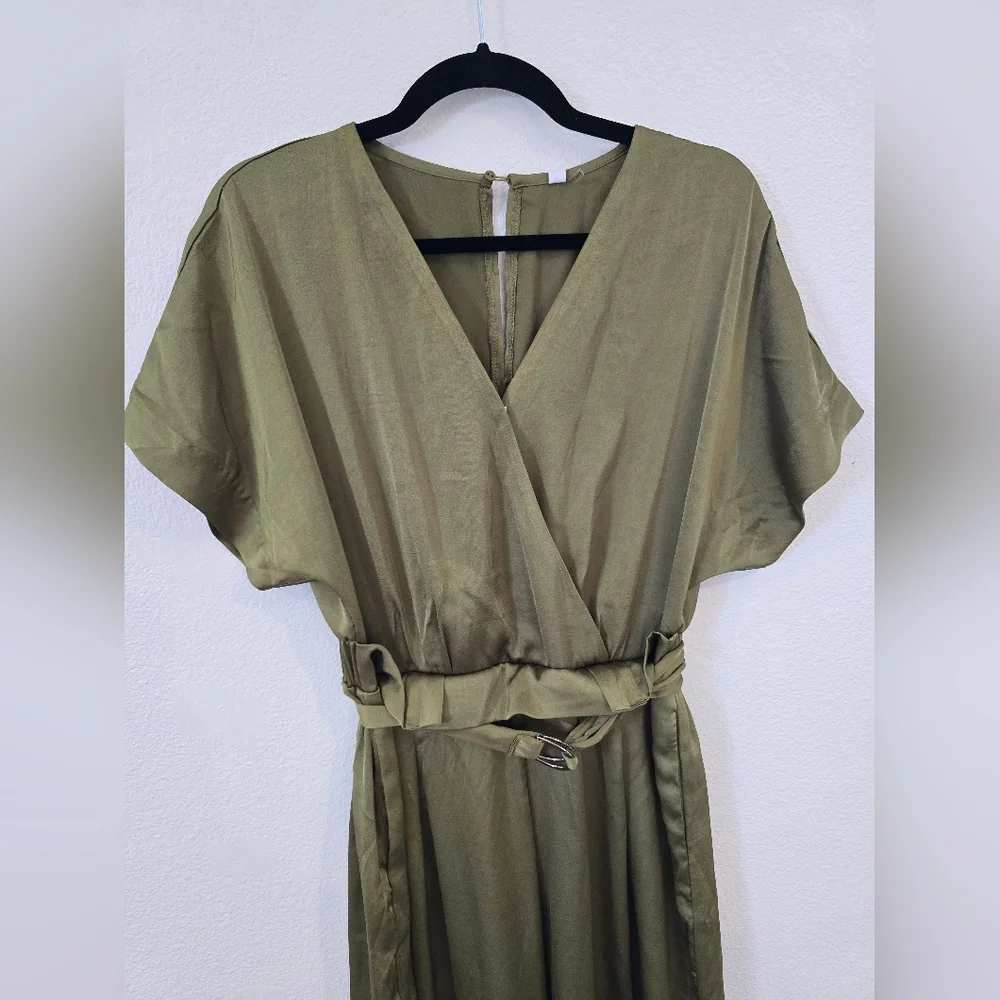 Glam NWT Satin Green Jumpsuit Fall, Holiday, Family Photos Size Medium - Picture 6 of 11